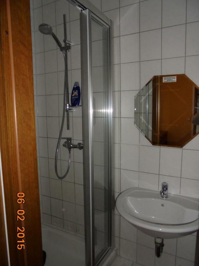 Zimmervermietung Schoenfliesser Stuben Auch Fuer Monteure Eisenhüttenstadt エクステリア 写真