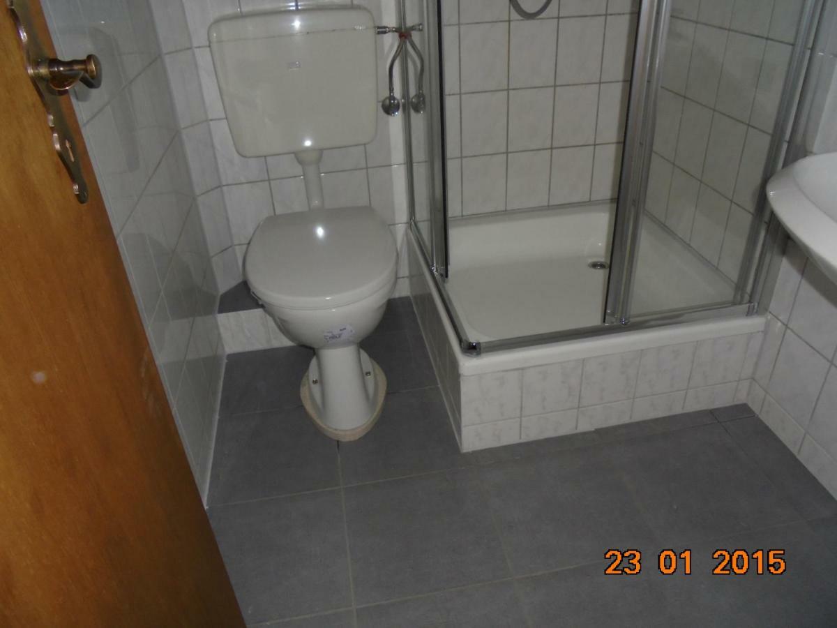Zimmervermietung Schoenfliesser Stuben Auch Fuer Monteure Eisenhüttenstadt エクステリア 写真