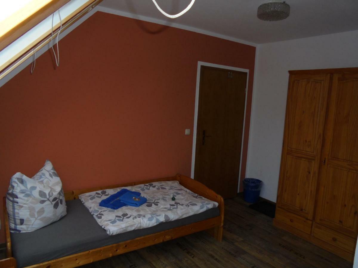 Zimmervermietung Schoenfliesser Stuben Auch Fuer Monteure Eisenhüttenstadt エクステリア 写真