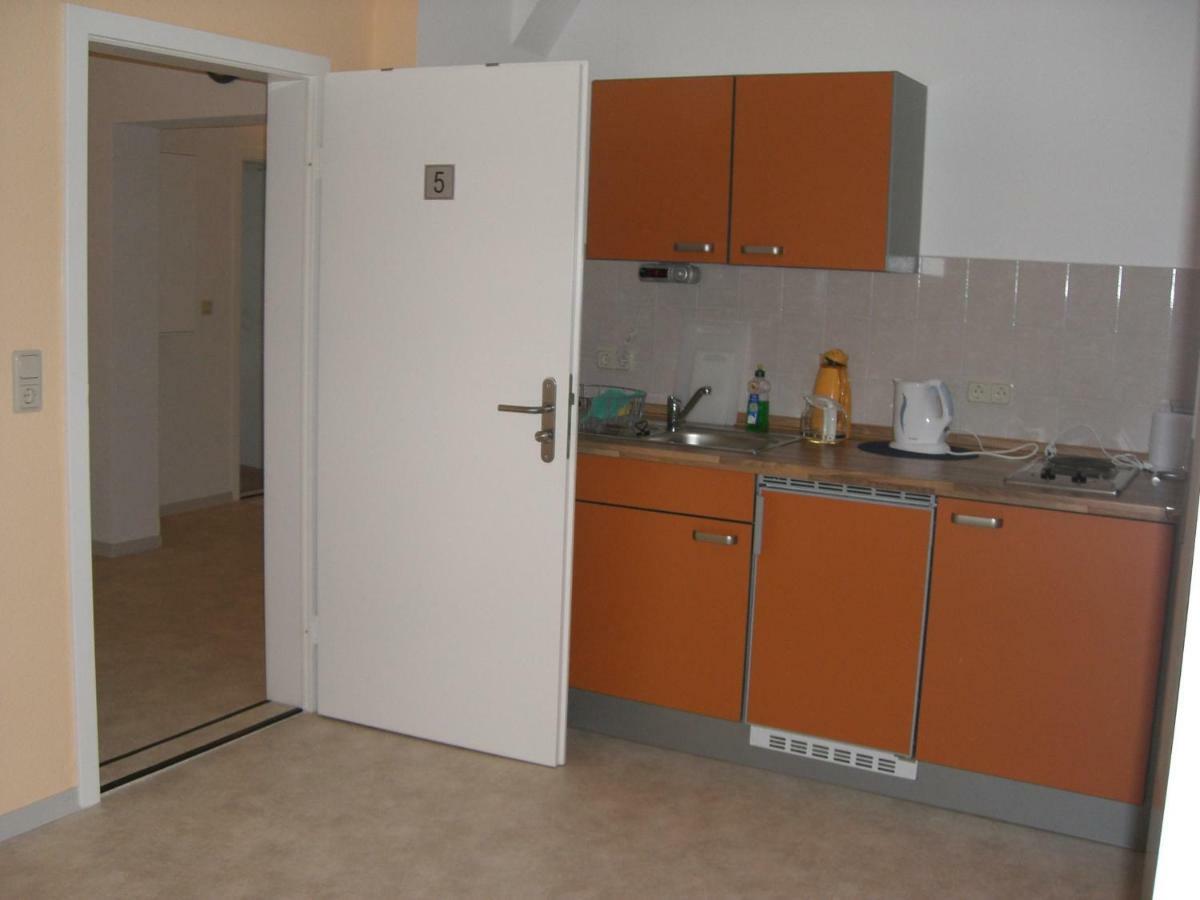 Zimmervermietung Schoenfliesser Stuben Auch Fuer Monteure Eisenhüttenstadt エクステリア 写真