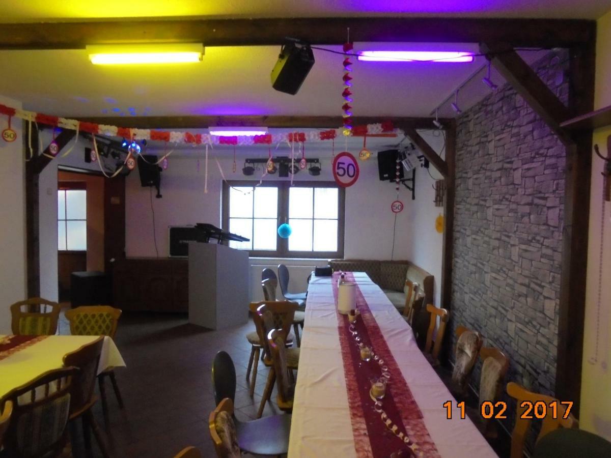 Zimmervermietung Schoenfliesser Stuben Auch Fuer Monteure Eisenhüttenstadt エクステリア 写真
