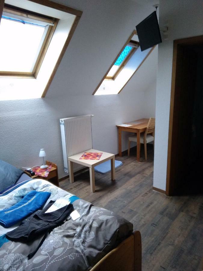 Zimmervermietung Schoenfliesser Stuben Auch Fuer Monteure Eisenhüttenstadt エクステリア 写真