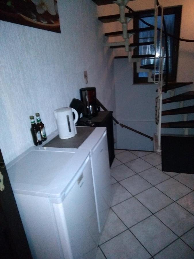 Zimmervermietung Schoenfliesser Stuben Auch Fuer Monteure Eisenhüttenstadt エクステリア 写真